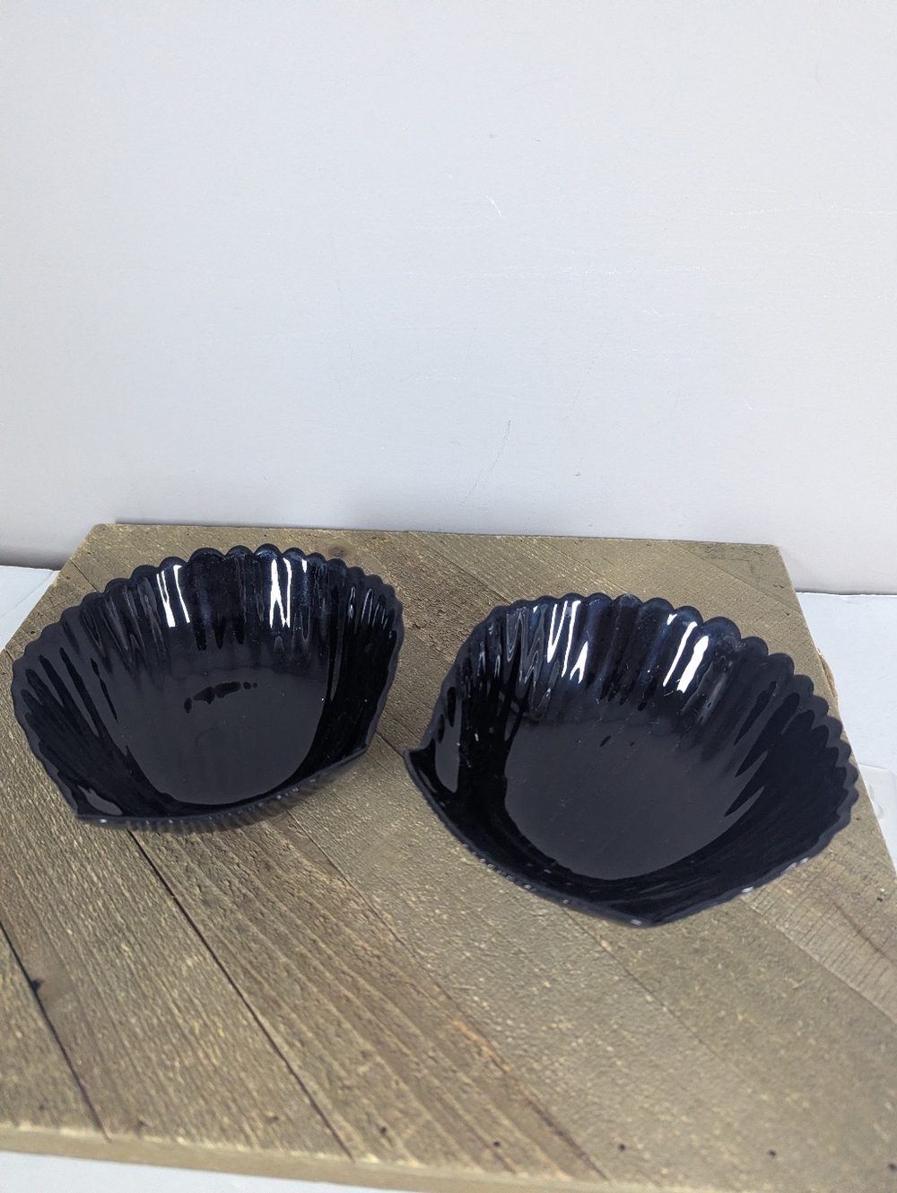Vintage Black Glass Shell Bowls Set of 2 Coastal Decor Scallop Dish - Picture 2 of 7